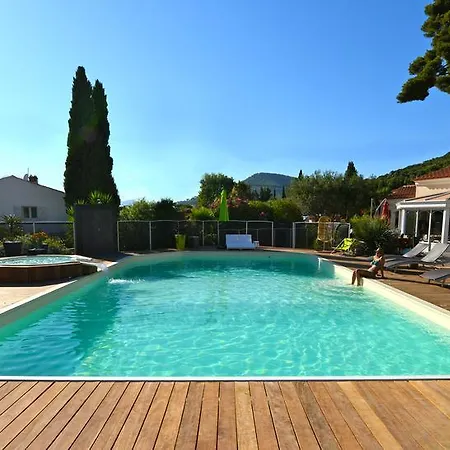 Val D'azur Bed & Breakfast 4*