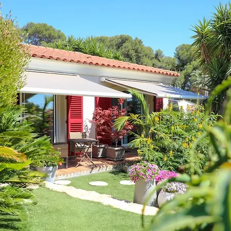 לינה וארוחת בוקר Val D'azur 4*